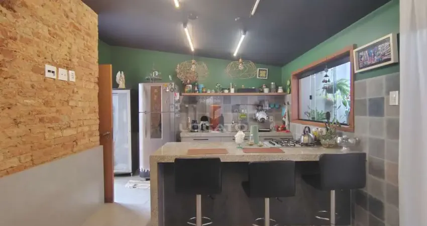 Casa com 2 quartos para alugar na Rua Manoel Bernardino, São Mateus, Juiz de Fora