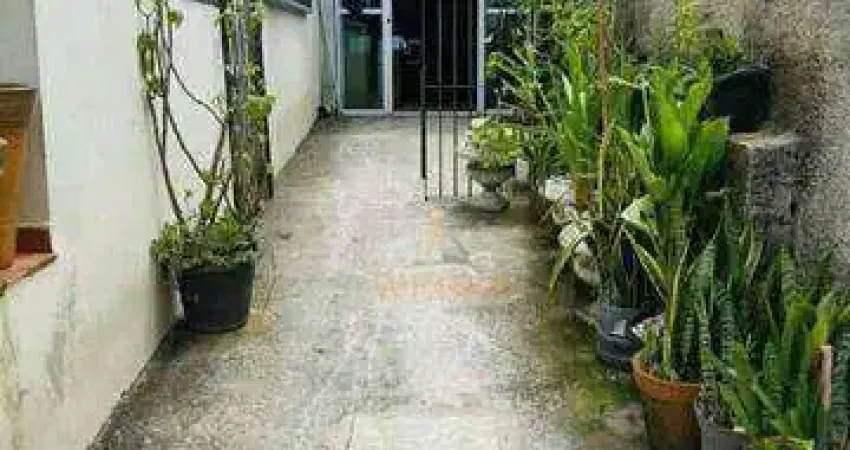 Casa térrea com salão comercial