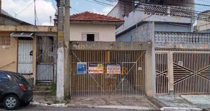 Casa ´terrea ampla, espaçosa,1 vaga de garagem, com sacada ampla.