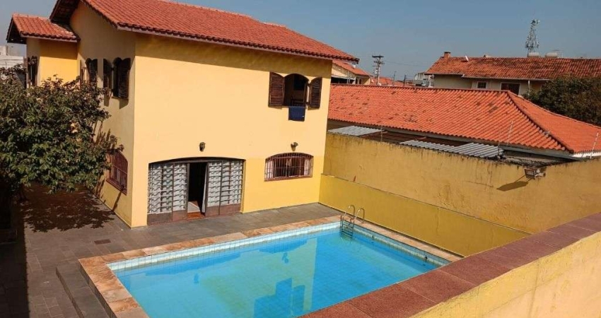 Sobrado com 280m² 4 dormitórios sendo 2 suítes, piscina e 4 vagas - Taboão da Serra