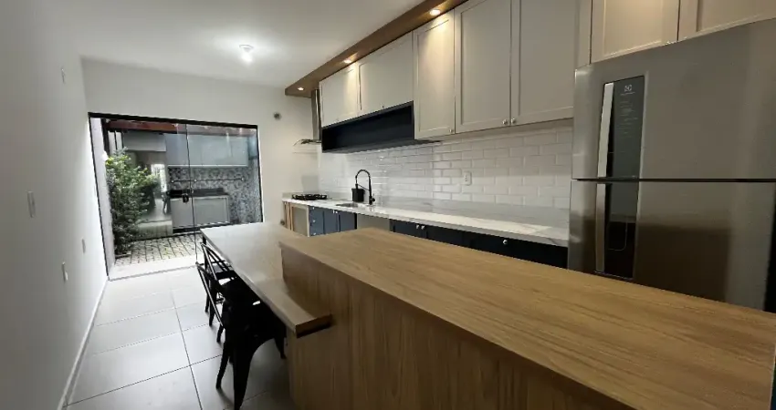 Casa com 2 quartos para alugar na Rua Tabatinga, 369, Iririú, Joinville