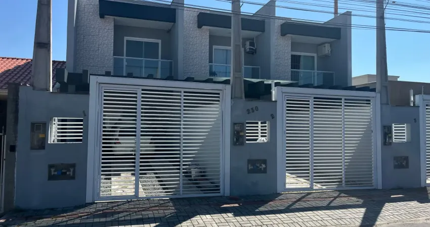 Excelente sobrado geminado com 104 m² de área privativa, planta funcional e ótima área externa, ideal para quem busca conforto, espaço e localização estratégica.