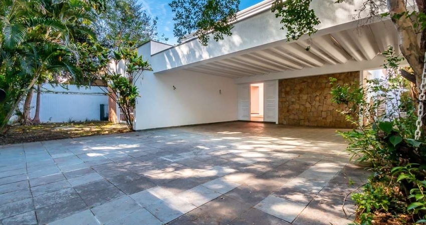 Sobrado para venda com 6 quartos, sendo 3 suítes, 449m²