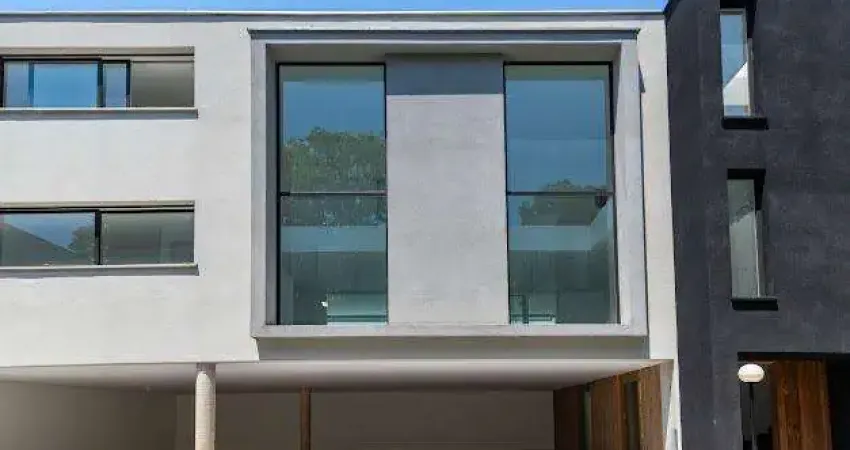 Casa em condomínio para venda com 4 quartos, sendo 4 suítes, 686m²