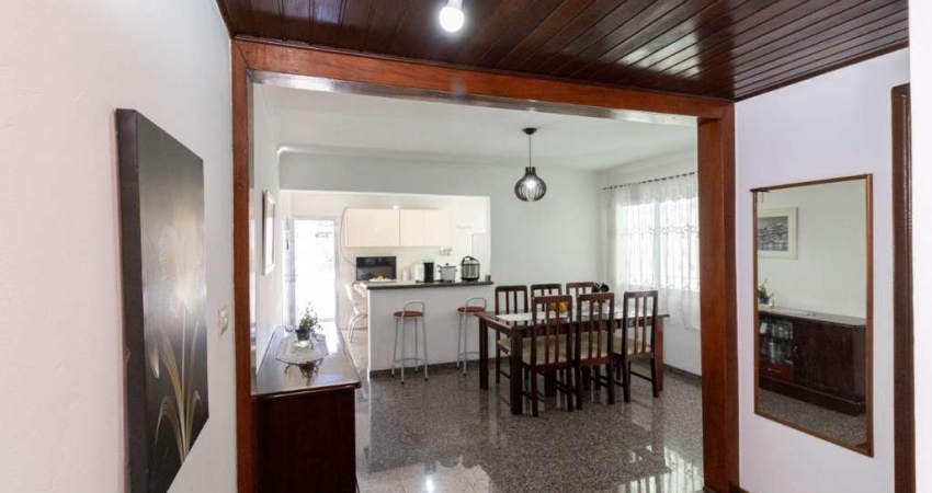 Sobrado para venda com 3 quartos, sendo 2 suítes, 195m²