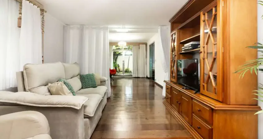 Casa tipo para venda com 3 quartos, sendo 1 suíte, 335m²