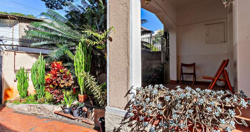 Casa tipo para venda com 3 quartos, 250m²