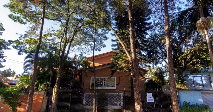 Casa tipo para venda com 5 quartos, sendo 3 suítes, 448m²