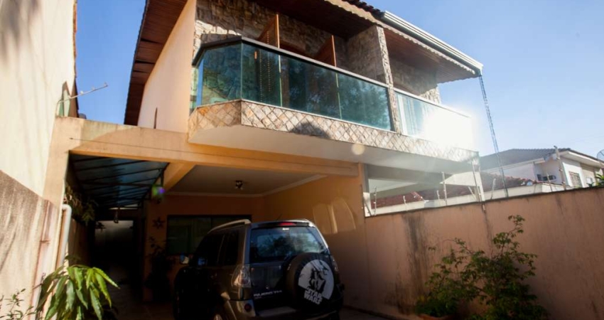 Sobrado para venda com 4 quartos, sendo 2 suítes, 149m²