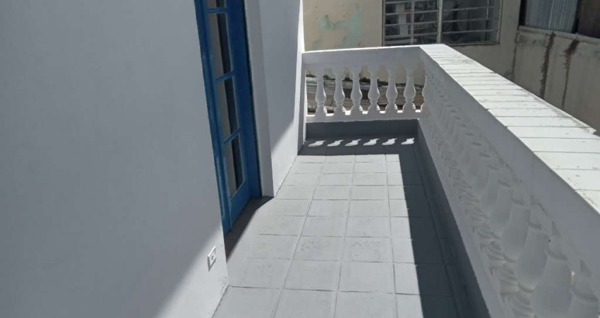 Sobrado para venda com 6 quartos, sendo 5 suítes, 220m²