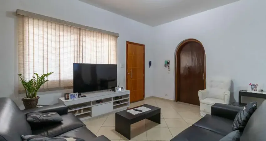 Sobrado para venda em Chácara Inglesa com 4 quartos, sendo 1 suíte, 181m²