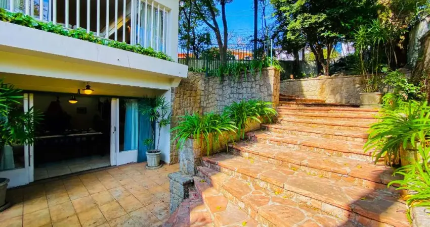 Casa tipo para venda em Pacaembu com 4 quartos, sendo 2 suítes, 349m²