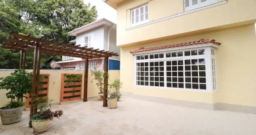 Elegante sobrado para venda em Tremembé com 4 quartos, sendo 1 suíte, 272m²