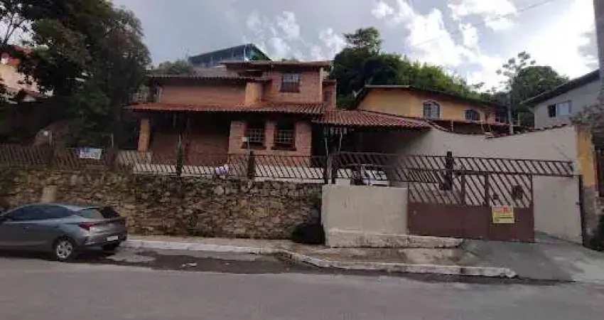Casa com 5 dormitórios por R$ 720.000 - Nações Unidas - Sabará/MG