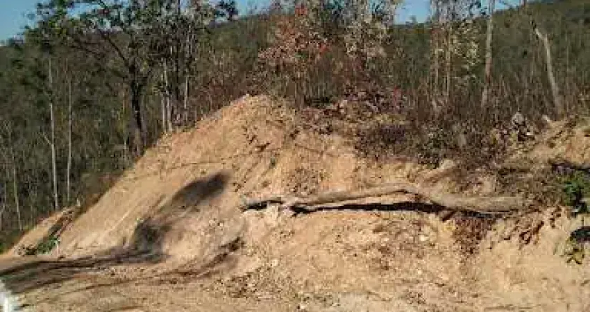 Terreno à venda na Avenida Serra da Piedade, Serranos, Sabará