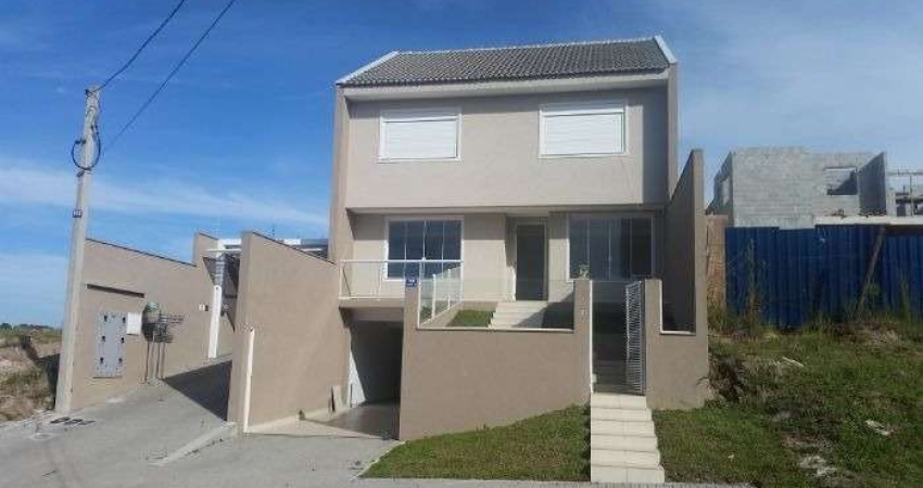 Imperdível Sobrado à Venda em Curitiba-PR, Bairro Uberaba: 3 Quartos, 1 Suíte, 2 Salas, 3 Banheiros, 4 Vagas, 200m²!