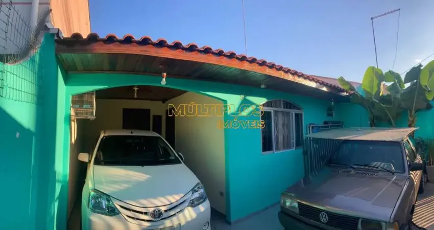 Imperdível casa à venda em Curitiba-PR, no bairro Uberaba, com 3 quartos, 1 suíte, 2 salas, 2 vagas de garagem e 90m² de área.