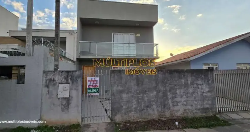 Excelente oportunidade de locação: Sobrado de 3 quartos com suíte, 2 salas e 2 vagas de garagem no Cajuru, Curitiba-PR