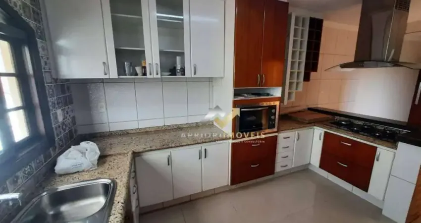 Sobrado com 3 dormitórios à venda, 204 m² por R$ 750.000,00 - Jardim Teles de Menezes - Santo André/SP