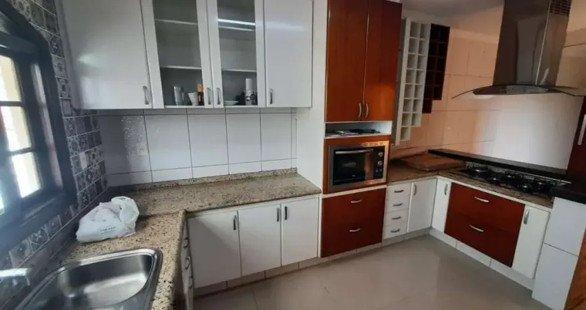 Sobrado com 3 dormitórios à venda, 204 m² por R$ 750.000,00 - Jardim Teles de Menezes - Santo André/SP