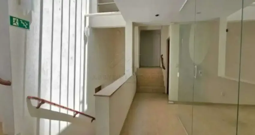 Salão comercial de três pavimentos, sendo o principal com 250m² de vão livre e pé direito de 6m por r$ 28.000,00 o aluguel + iptu