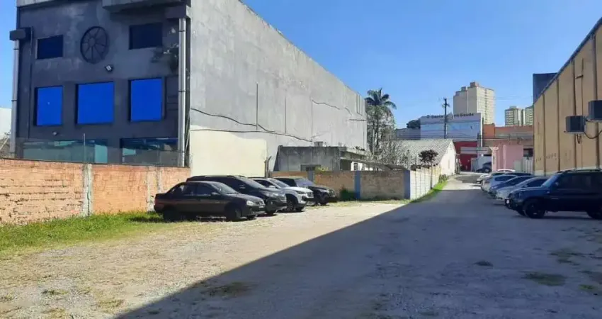 Terreno amplo, com excelente potencial comercial, localizado na vila alzira