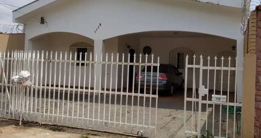 Casa - Padrão, para Venda em Uberlândia/MG