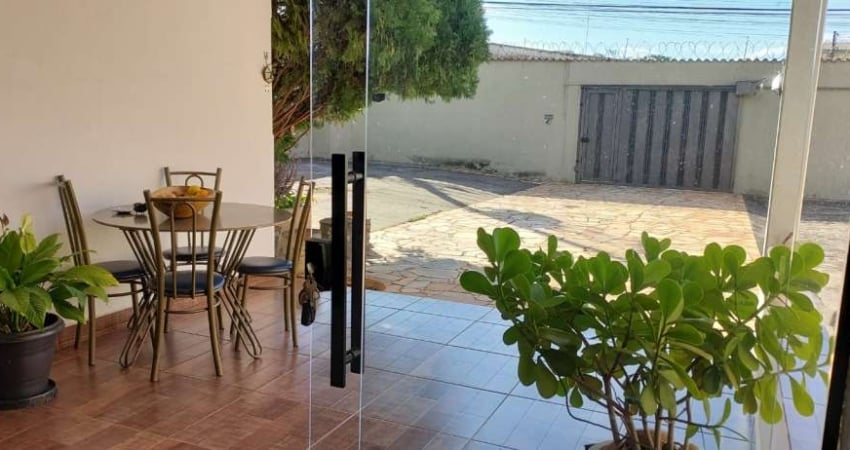 Casa com 4 quartos à venda no Tubalina, Uberlândia 