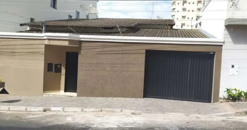 Casa - Padrão, para Venda em Uberlândia/MG