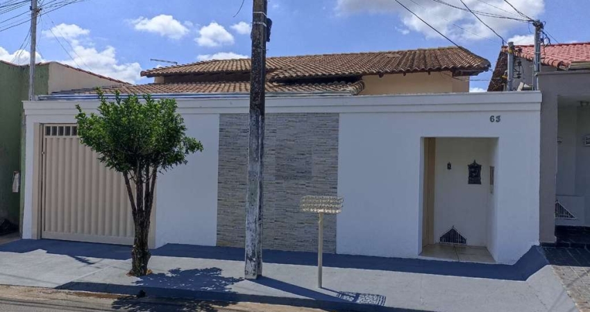 Casa - Padrão, para Venda em Uberlândia/MG