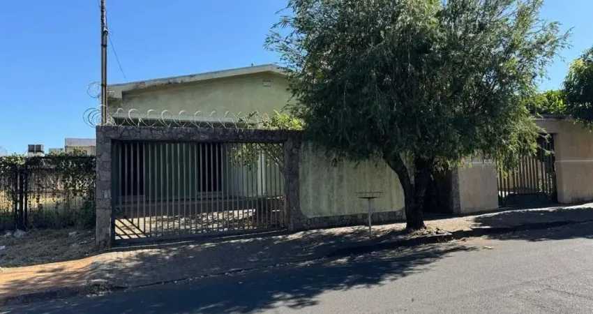 Casa - Padrão, para Venda em Uberlândia/MG