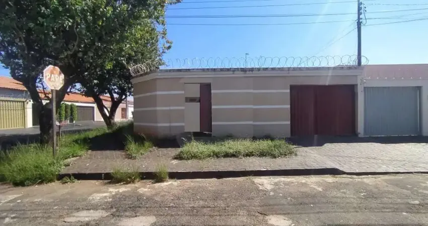 Casa - Padrão, para Venda em Uberlândia/MG