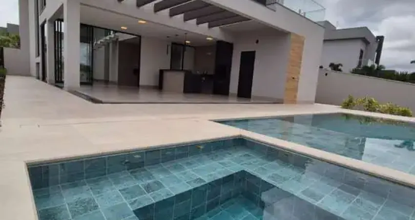 Casa - Sobrado em condomínio, para Venda em Uberlândia/MG