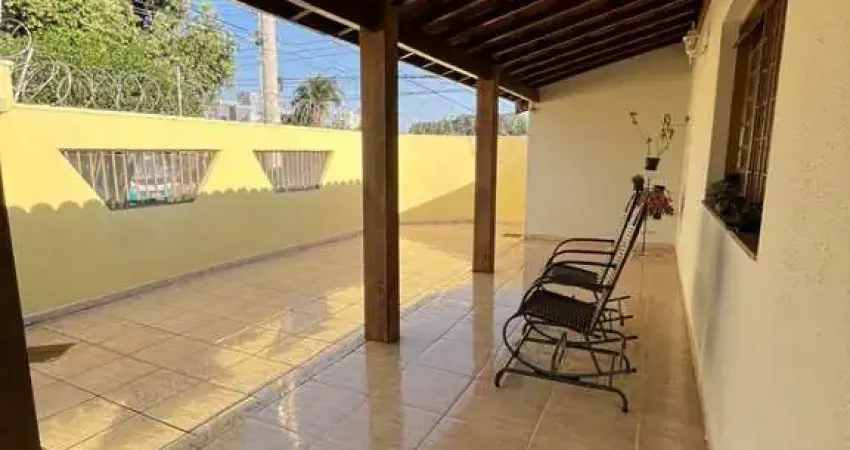 Casa com 3 quartos à venda no Vigilato Pereira, Uberlândia 