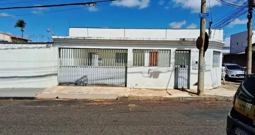 Casa com 3 quartos à venda no Custódio Pereira, Uberlândia 