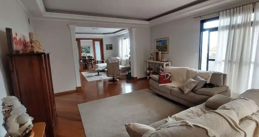 Apartamento Muito bem localizado com 4 dormitórios à venda, 357 m² por R$ 1.600.000 - Centro - Pouso Alegre/MG