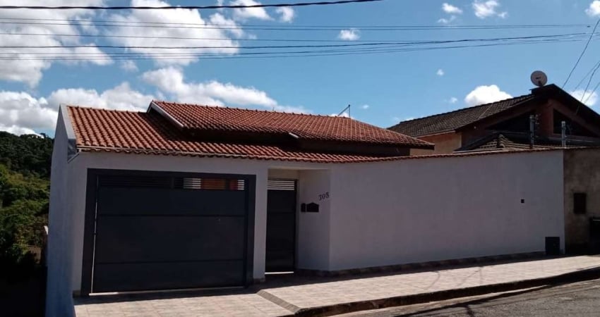 Casa com 3 dormitórios, 214 m² - venda por R$ 700.000,00 ou aluguel por R$ 4.500,00/mês - Colinas de Santa Bárbara - Pouso Alegre/MG
