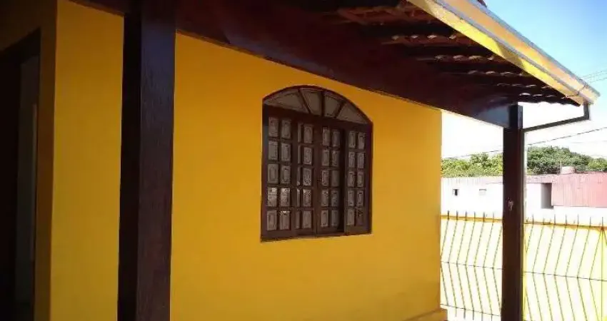 Casa com 3 dormitórios à venda por R$ 600.000 - Jardim Califórnia - Pouso Alegre/MG