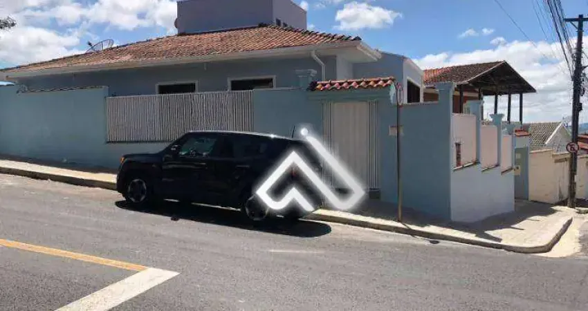 Casa com 3 dormitórios à venda, 199 m² por R$ 1.200.000 - Santa Doroteia - Pouso Alegre/Minas Gerais