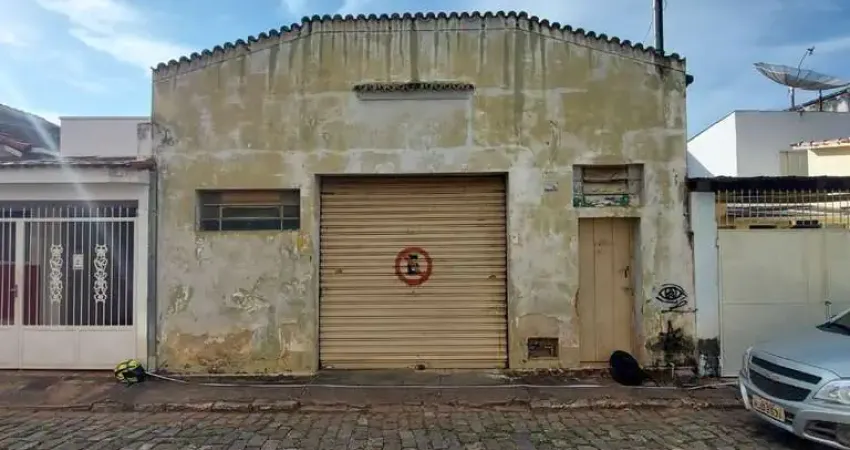 Barracão à venda, 205 m² por r$ 710.000 - centro - pouso alegre/mg