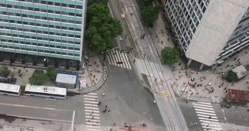 Excelente sala comercial (33° andar) no Edifício Central ao lado do metrô Largo da Carioca