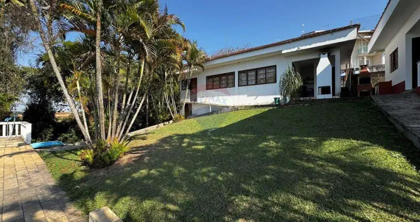 Casa térrea à venda com piscina - 2 suítes, 3 banheiros   - município de igarata/sp