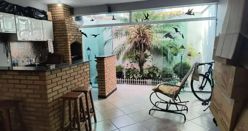 BELÍSSIMA CASA ASSOBRADA 120M² COM ÁREA GOURMET - EXECELENTE LOCALIZAÇÃO