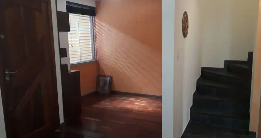 Casa com 3 quartos para alugar na Rua dos Coqueiros, Campestre, Santo André