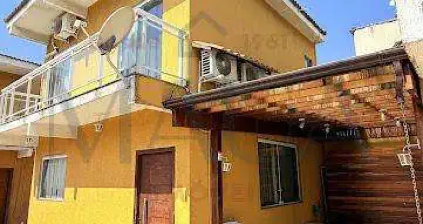 Casa à venda em Duque de Caxias, Vila São Luís, com 2 suítes, com 75 m²