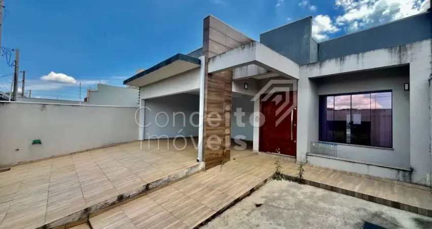 Residência Semi Mobiliada com Piscina - Contorno