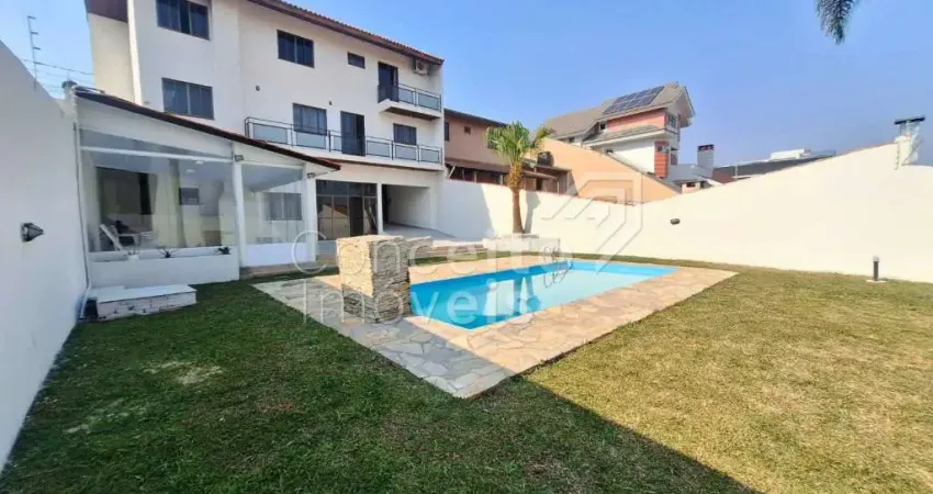 Sobrado Triplex com Piscina - COMERCIAL/RESIDENCIAL