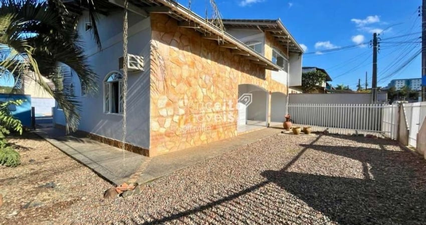 Casa com 3 quartos para alugar no João Costa, Joinville 