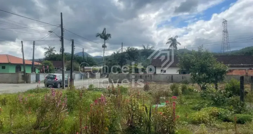 Casa com amplo terreno - Rio Bonito - Joinville/SC 1.045m²
