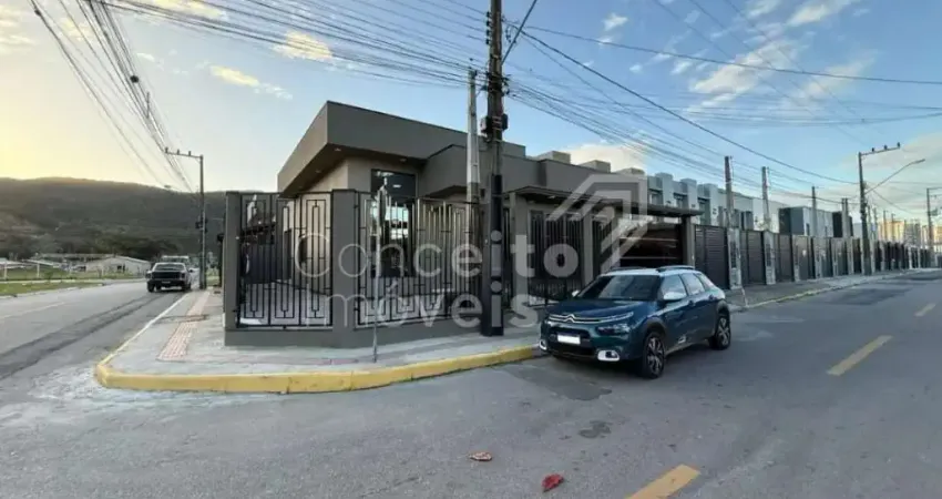 Casa em condomínio fechado com 2 quartos à venda em Morretes, Itapema